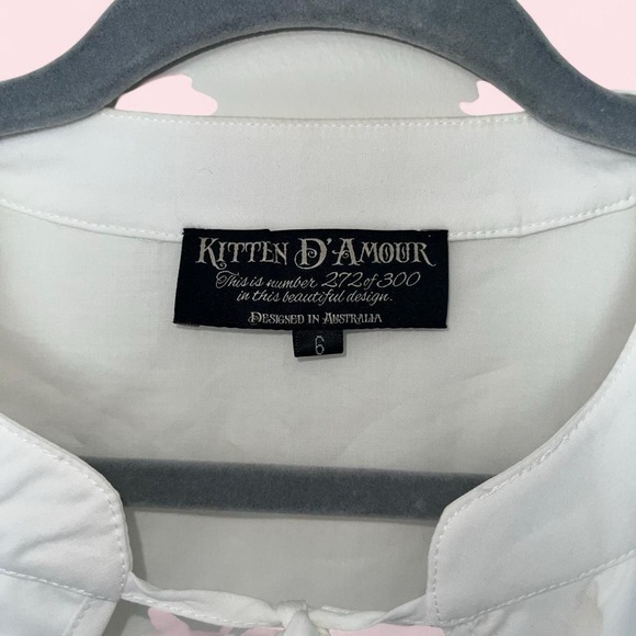 Sleeveless White Ruffled Blouse - Picture 3 of 5